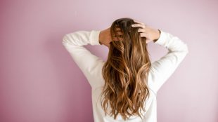 Trattamenti PRP per i capelli: l’ultima frontiera per la ricrescita spontanea